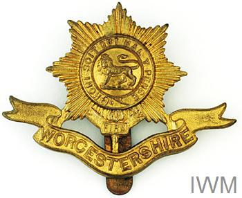 Worcestershire Cap Badge  © IWM (INS 5704)