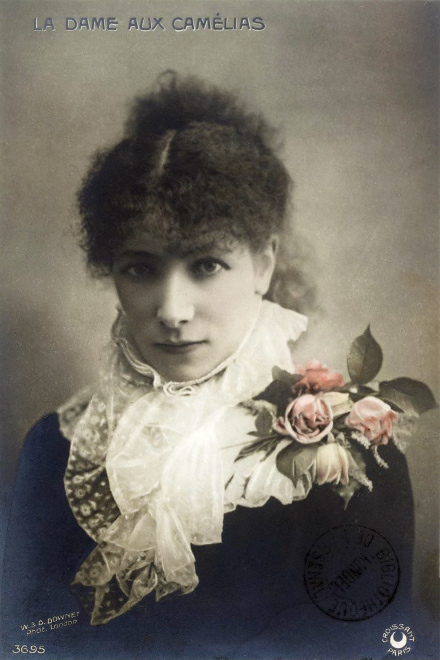 Postcard Sarah Bernhardt as Marguerite Gautier in Camille "La Dame aux Camellias" (Public Domain)