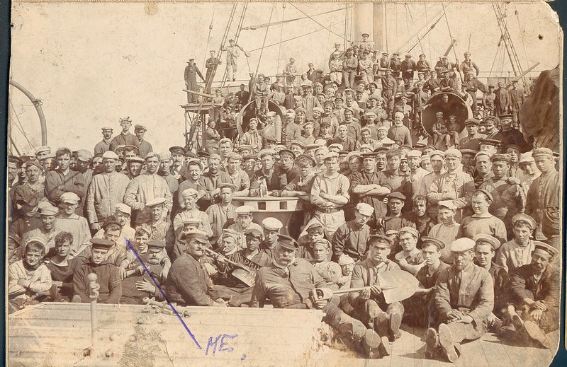 Crew of HMS Edgar circa 1915. (CC BY-SA 2.0) © Lombardo