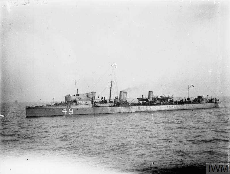 HMS KESTREL working on the Dover patrol. Photo by Surgeon Parkes. © IWM (SP)